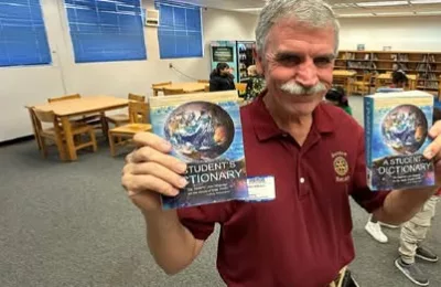 EVERYDAY HERO: Former Bartow Mayor Steve Githens takes thousands of dictionaries to Polk County third graders.